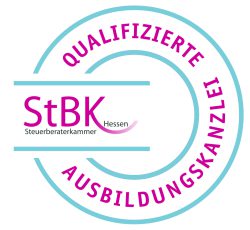 Logo der Steuerberaterkammer Hessen mit dem Schriftzug 'Qualifizierte Ausbildungskanzlei'.